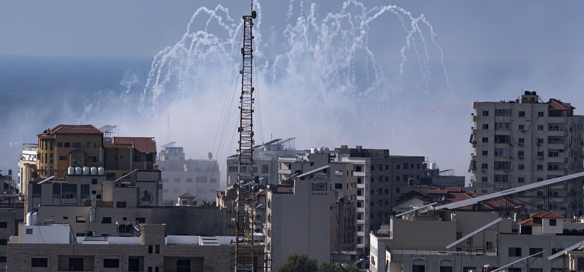 Ataque israelí en la ciudad de Gaza el miércoles 11 de octubre de 2023. (Foto AP/Fatima Shbair) Ataque israelí en la ciudad de Gaza el miércoles 11 de octubre de 2023. (Foto AP/Fatima Shbair)