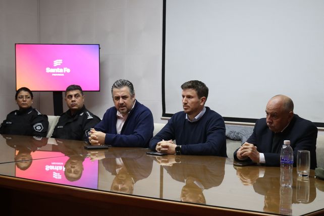 El ministro de Seguridad provincial, Pablo Cococcioni y el subsecretario de Intervención Federal, Federico Angelini ratificando el Plan Bandera