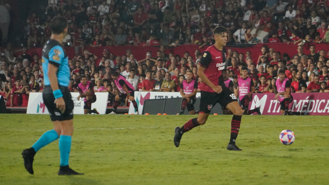 Facundo Mansilla jugó con entereza en Newells pese a empezar dubitativo.