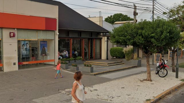 Atacaron a balazos una panadería de Fisherton y no descartan una extorsión