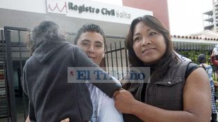 Nueva partida de nacimiento para una niña cuyos padres cambiaron de sexo