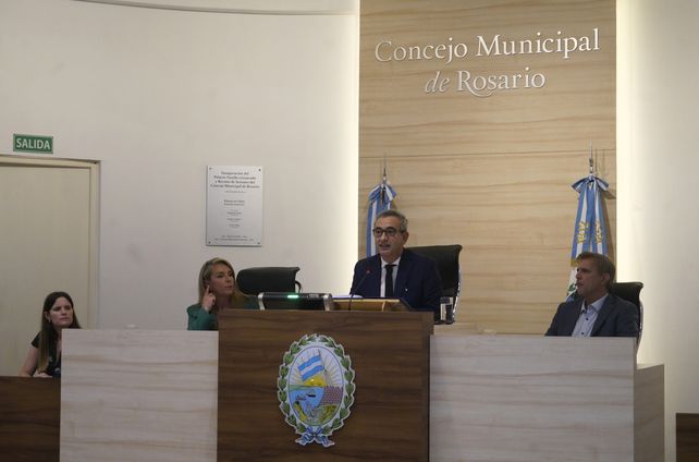 Cómo se vivió en la tribuna y el recinto el discurso recargado de Javkin