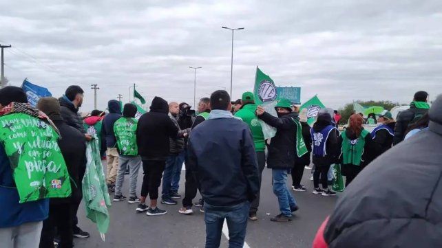 Manifestantes de ATE se concentraron en el aeropuerto de Córdoba. Manifestantes de ATE se concentraron en el aeropuerto de Córdoba.