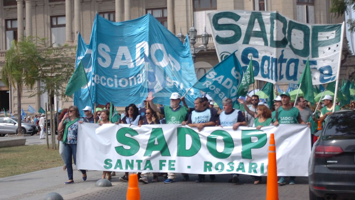 Los docentes privados de Santa Fe definen el viernes si van al paro