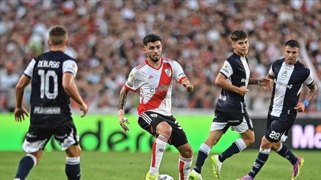 River Plate goleó 3-1 a Gimnasia y se adueñó de la cima.