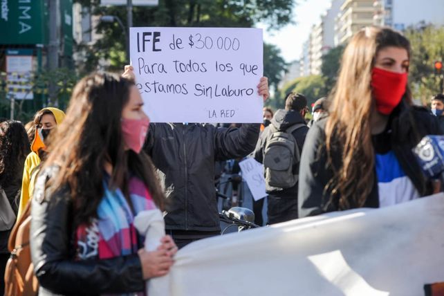 Los trabajadores se movilizaron por avenida Pellegrini