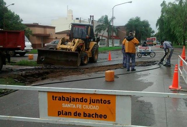Comenzaron las tareas de bacheo en el cruce de Pedro Vittori y Domingo Silva