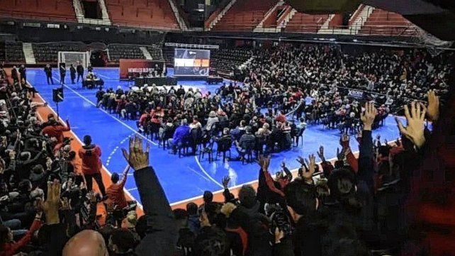 La Asamblea de Newells terminó en un gran escándalo La Asamblea de Newells terminó en un gran escándalo