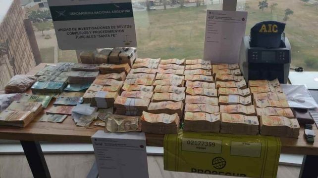 Parte del dinero hallado en el departamento de Benavídez