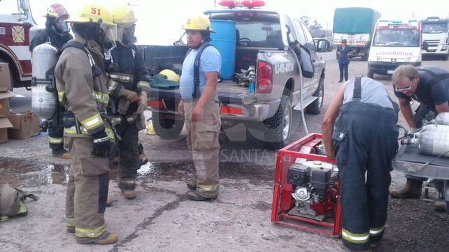 Se incendió el acoplado de un camión en tránsito por la ruta provincial Nº 13 en Estación Clucellas