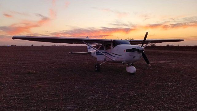 Avioneta abandonada en zona rural