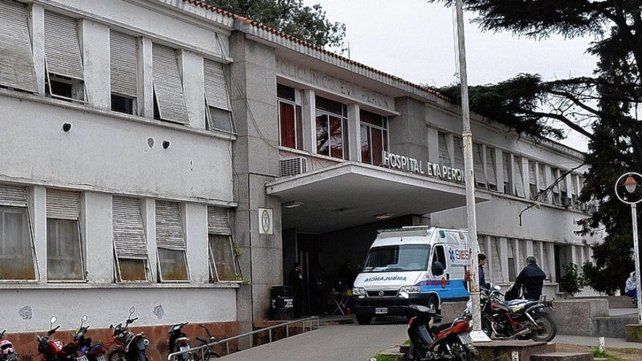 La joven que perdió su embarazo permanece internada en grave estado.