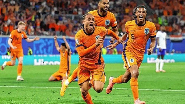 Países Bajos cierra su participación en el Grupo D este martes ante Austria en Berlín.