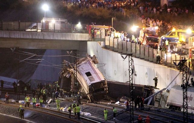 Una de las primeras imágenes luego del terrible accidente ocurrido en Galicia.
