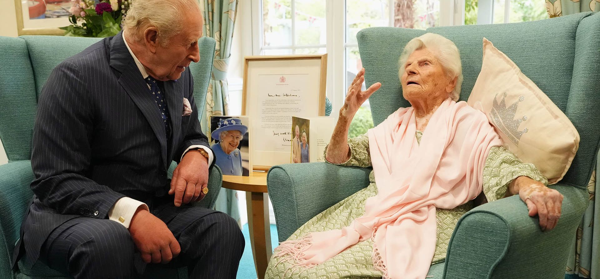 El rey Carlos III de Gran Bretaña se reúne con la persona más longeva del mundo, Ethel Caterham, de 116 años, en Lightwater, Inglaterra, el 20 de septiembre de 2025. La Sra. Caterham celebra su 117.º cumpleaños este viernes 21 de agosto de 2026. (Jonathan Brady/PA vía AP, Archivo) El rey Carlos III de Gran Bretaña se reúne con la persona más longeva del mundo, Ethel Caterham, de 116 años, en Lightwater, Inglaterra, el 20 de septiembre de 2025. La Sra. Caterham celebra su 117.º cumpleaños este viernes 21 de agosto de 2026. (Jonathan Brady/PA vía AP, Archivo)