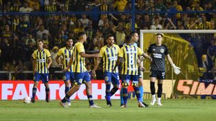 ¿Yo qué hice? Servio busca explicaciones donde no las hay. Pese a las protestas, cometió un error grosero que fue el gol de Colón, el primero ante Central.