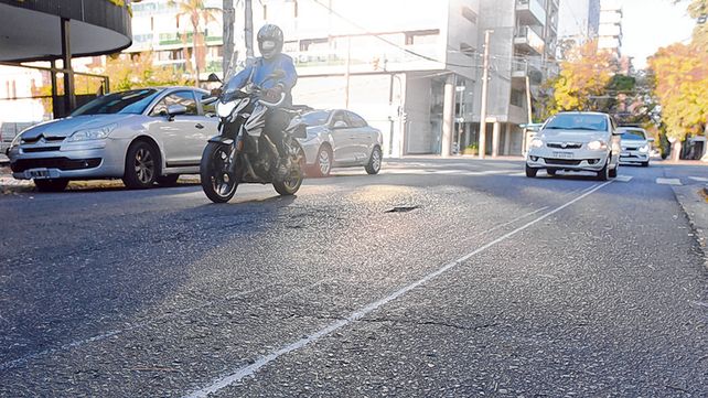 El municipio busca fomentar la movilidad en bicicleta como medida de distanciamiento social y puso en marcha la creaci&oacute;n de 34 kil&oacute;metros nuevos de bicisendas. En San Juan al 3100 ya delinean la traza.