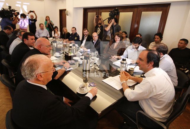 Luego del violento fin de semana en Santa Fe, el intendente encabezó la reunión del Consejo de Seguridad