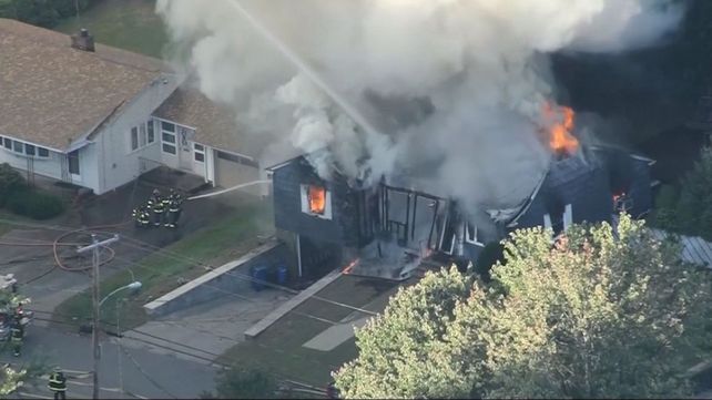 Pánico y fuego en Massachusetts tras una cadena de explosiones de gas
