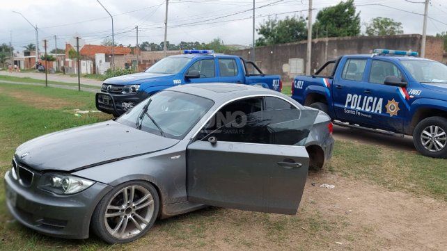Hallaron el auto de Brian Fernández abandonado con los vidrios rotos y sin un neumático
