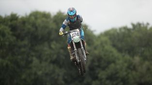 Wey Zapata Bacur corría con una Kawasaki. Tenía 23 años y era campeón argentino.
