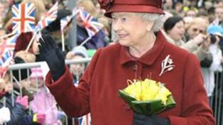 Nuevos tiempos en el imperio: la reina Isabel II envi&oacute; su primer mail oficial