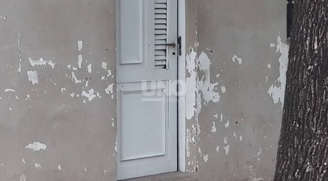 Los impactos dieron contra puertas y ventanas.