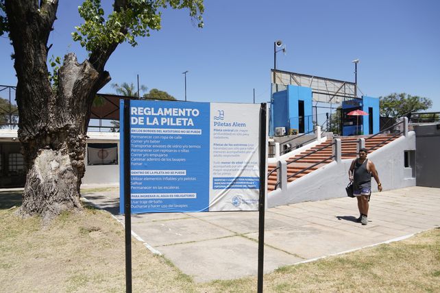 Por las instalaciones del complejo de piletas del Parque Alem pasan unas 2.500 personas por día durante los fines de semana