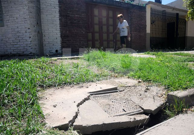 Acceso. El estado de las veredas y la falta de infraestructura de algunos edificios fueron otras de las falencias que marcaron.