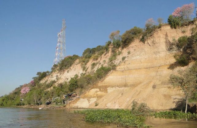 La torre de alta tensión está ubicada en la zona de la Toma Vieja de Paraná