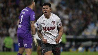 Dylan Aquino marcó el tanto de Lanús en Brasil.