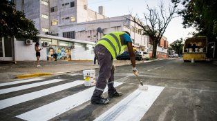 Finalizaron las obras de reparación de cordones, cuneta, recambios de cañerías de agua, pavimentación, pintura y demarcación en calle Pascual Palma, en Paraná