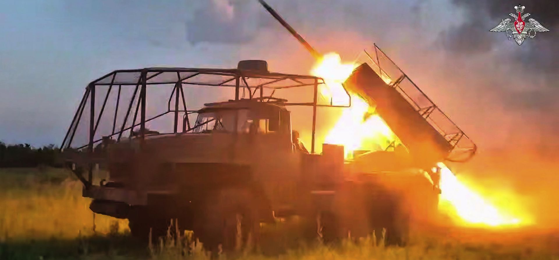 Un lanzacohetes múltiple BM-21 del Ejército Ruso dispara hacia una posición ucraniana en un lugar no revelado de Ucrania. (Servicio de prensa del Ministerio ruso de Defensa via AP) Un lanzacohetes múltiple BM-21 del Ejército Ruso dispara hacia una posición ucraniana en un lugar no revelado de Ucrania. (Servicio de prensa del Ministerio ruso de Defensa via AP)