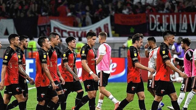 Newells tiene en la mira a dos defensores de Colón: Paolo Goltz y Gonzalo Piovi.