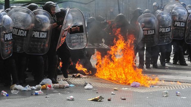 Hubo incidentes fuera del Congreso mientras se debate la Ley de Glaciares.&nbsp;
