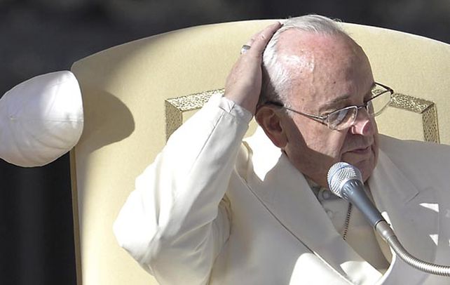 Percance. El viento le arrancó el solideo al Papa en la plaza de San Pedro.