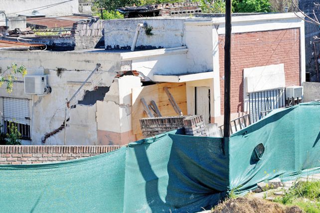 Hay dos viviendas hundidas junto a una estación elevadora de cloacas