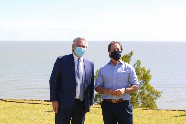 Alberto Fernández y su par uruguayo Luis Lacalle Pou.&nbsp;