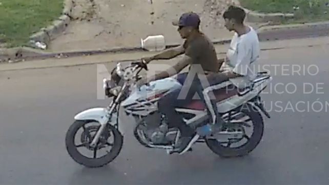 Los dos acusados se presentaron tras la difusión de un video con imágenes de quienes atacaron al chofer Daloia. 
