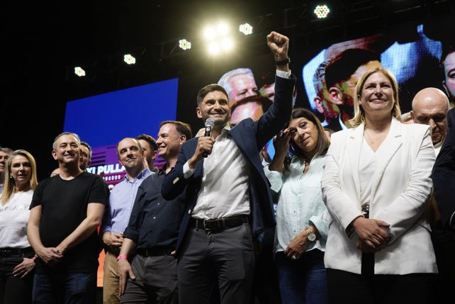 Sonrisas. Pullaro y las restantes referencias de Unidos celebraron una elección histórica en la provincia.