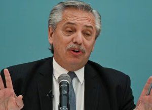 Alberto Fernández cruzó a Milei por Malvinas y cuestionó la compra de 24 aviones F-16