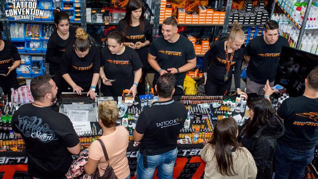 Barbas, bigotes y tatuajes en la convención internacional de Bucarest