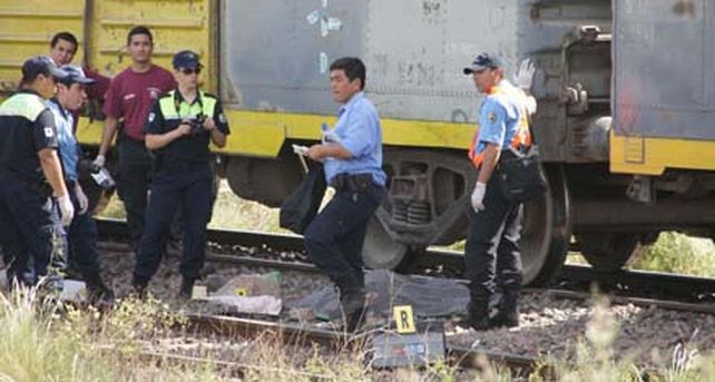 Al menos ocho muertos al chocar en San Luis un micro con un tren