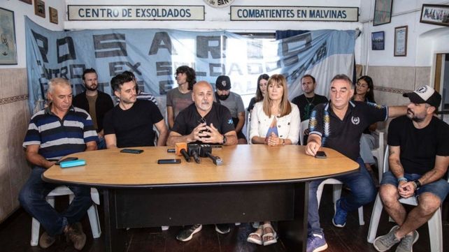 Ex combatientes y autoridades