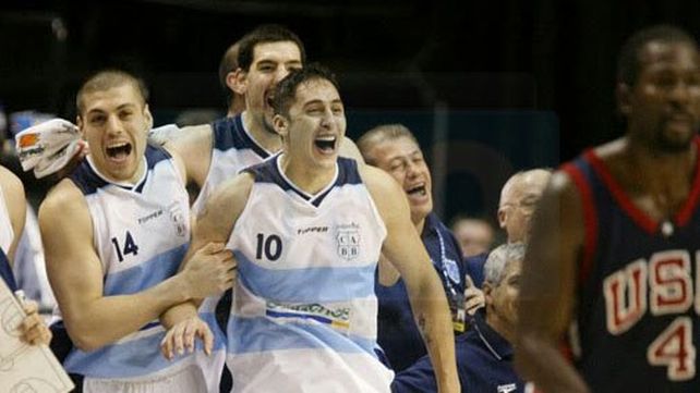 Ese triunfo que marcó a todos.&nbsp;Leandro Palladino fue parte del plantel que logró el histórico triunfo ante Estados Unidos en el Mundial de Indianápolis 2002. El equipo nacional daba un histórico golpe al vencer por 87 a 80 al anfitrión. Desde la incorporación de los NBA a los torneos internacionales ostentaba un récord de 58 victorias consecutivas.&nbsp; 