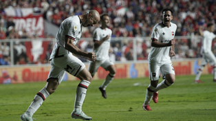 Carlos González festeja el gol del empate de Newells ante Unión.
