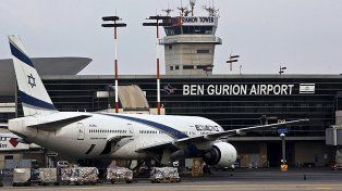 Grandes líneas aéreas suspendieron vuelos desde y hacia Israel luego del ataque de Hamas. El aeropuerto Ben Gurion de Tel Aviv con vuelos atrasados o cancelados