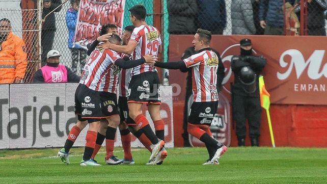 Barracas Central venció a Lanús y lo dejó último