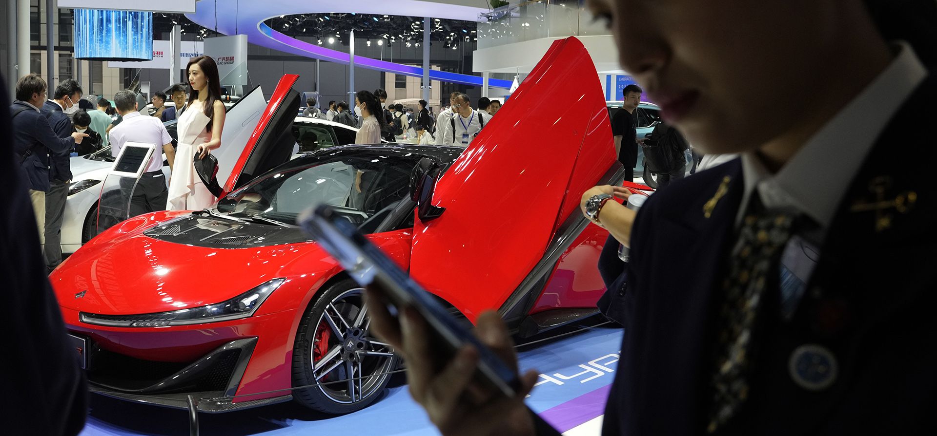 El Aion Hyper SSR, un automóvil deportivo eléctrico del fabricante de automóviles chino GAC, se exhibe en la feria Auto Shanghai 2023 en Shanghái, el martes 18 de abril de 2023. (Foto AP/Ng Han Guan)