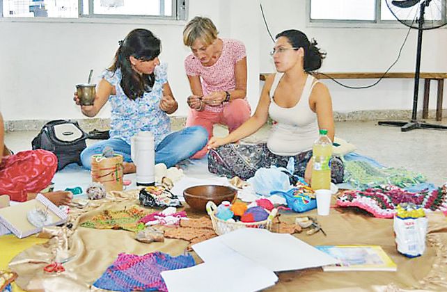 El arte de tejer: una técnica que se rescata y abre la puerta a la amistad